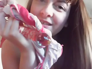 Eccitante orgasmo bagnato per quella grande puttana di tua madre vieni a spiarla